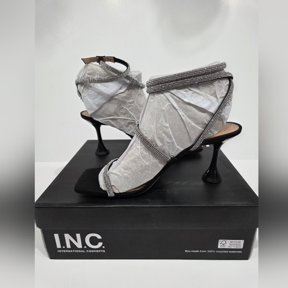 NIB INC International Concepts Women's Black and Silver Crystal Heels